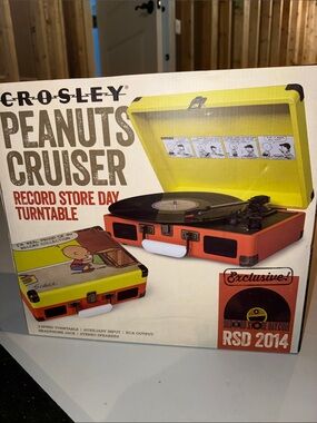 Crosley Peanuts Cruiser Portable Turntable in Yellow and Orange